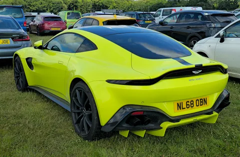 Aston Martin Vantage — 8