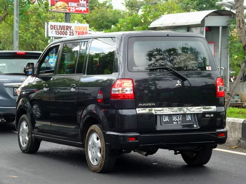 Mitsubishi Maven — 3