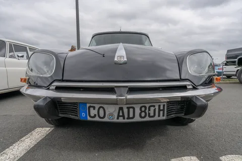 Citroën DS — 8