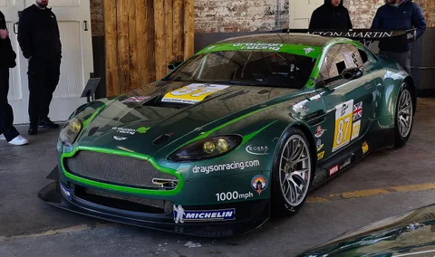 Aston Martin Vantage GT2 — 3