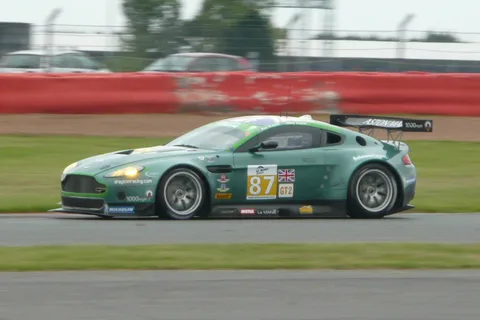 Aston Martin Vantage GT2 — 4