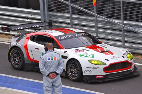Aston Martin Vantage GT2 — 6