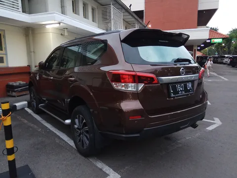 Nissan Terra — 8
