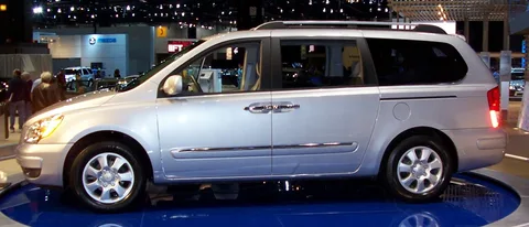 Hyundai Entourage — 4