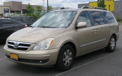 Hyundai Entourage — 5