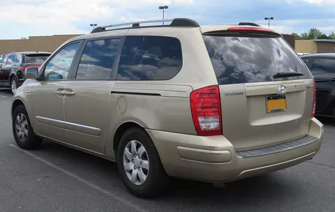 Hyundai Entourage — 6