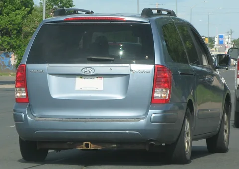 Hyundai Entourage — 7