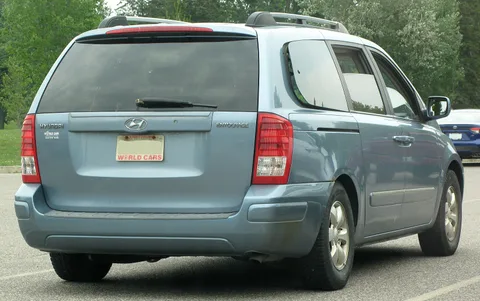 Hyundai Entourage — 8