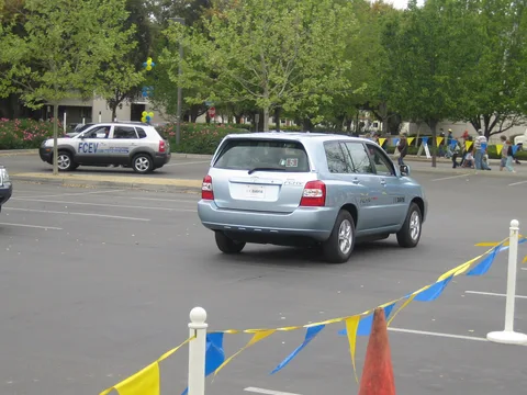 Toyota FCHV — 3