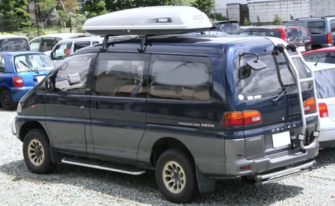 Mitsubishi Space Gear — 2