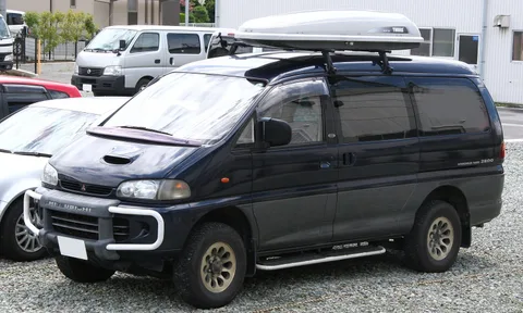 Mitsubishi Space Gear — 3