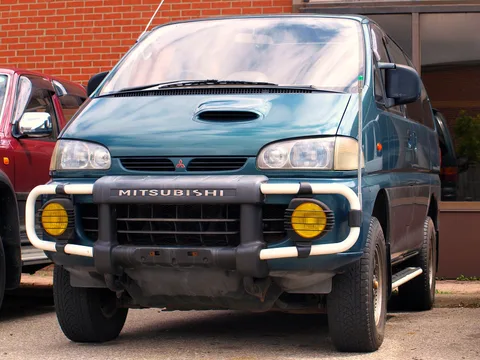 Mitsubishi Space Gear — 4