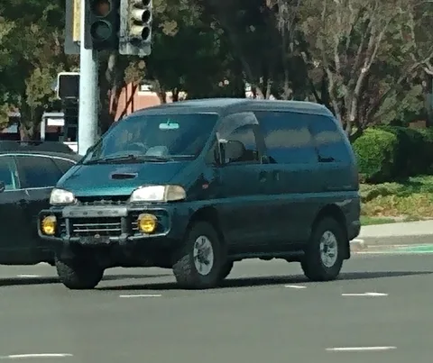 Mitsubishi Space Gear — 5