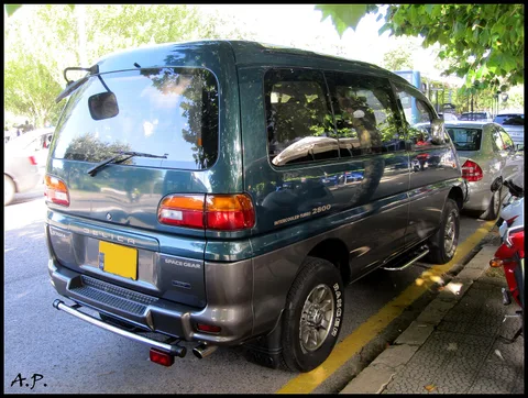Mitsubishi Space Gear — 6