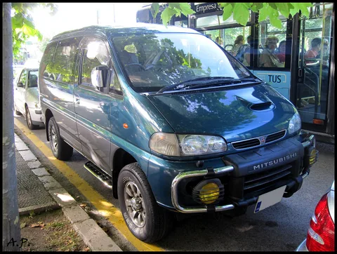 Mitsubishi Space Gear — 7