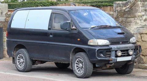 Mitsubishi Space Gear — 8