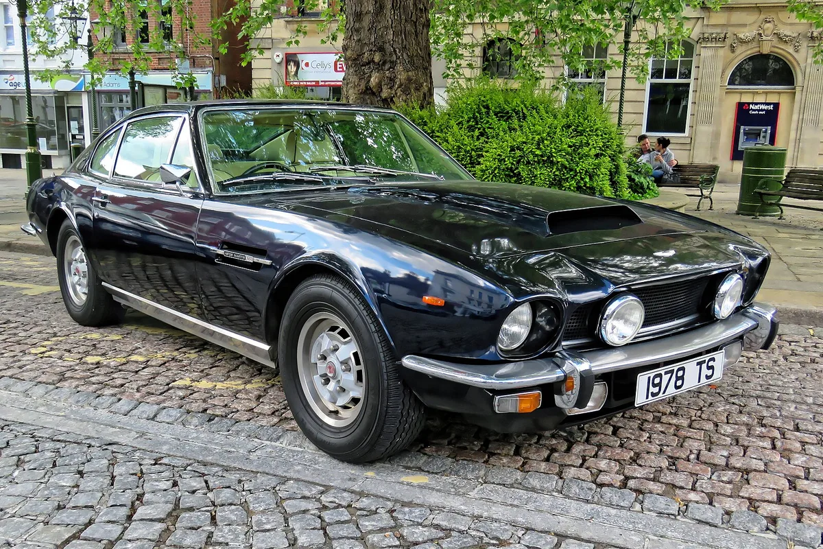 Aston Martin V8