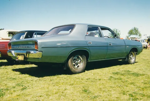 Chrysler VH Valiant — 3
