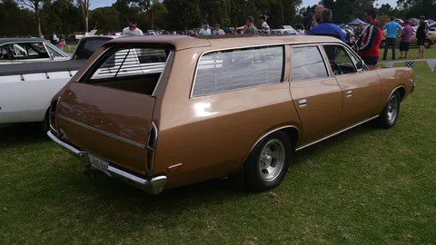 Chrysler VH Valiant — 8