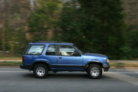 Mazda Navajo — 4