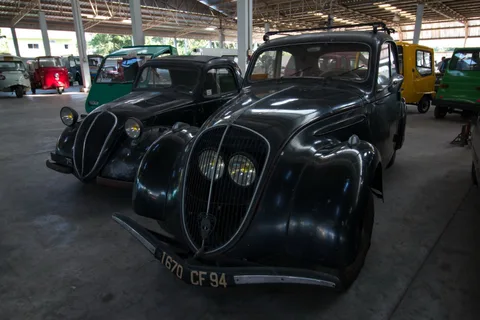Peugeot 302 — 6