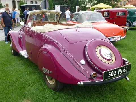 Peugeot 302 — 8