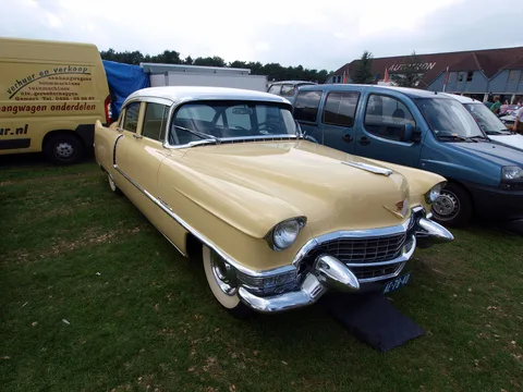 Cadillac Series 62 — 6