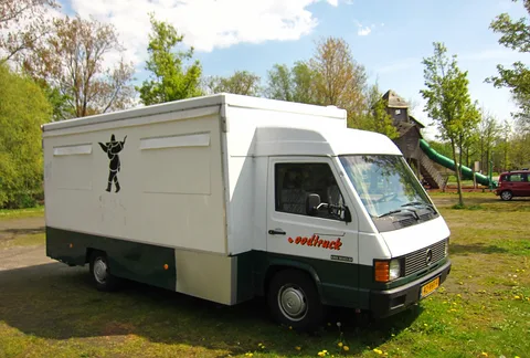 Mercedes-Benz MB100 — 5