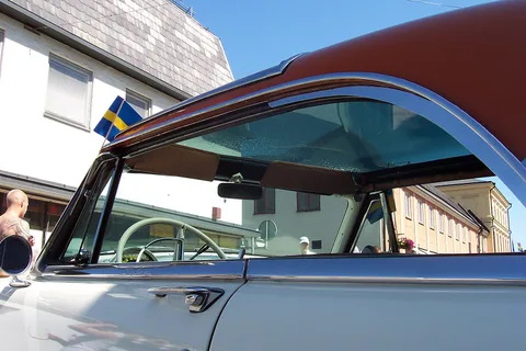 Ford Crestline Skyliner — 4