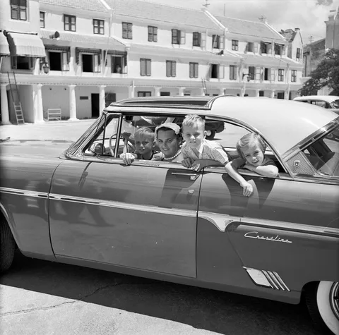 Ford Crestline Skyliner — 6