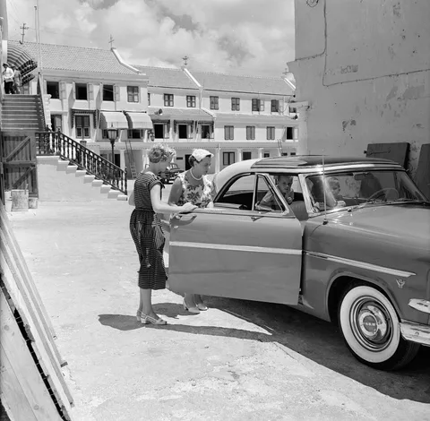 Ford Crestline Skyliner — 7