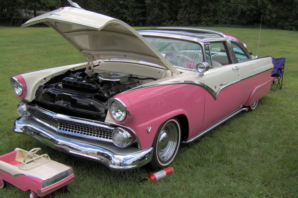 Ford Fairlane Crown Victoria Skyliner