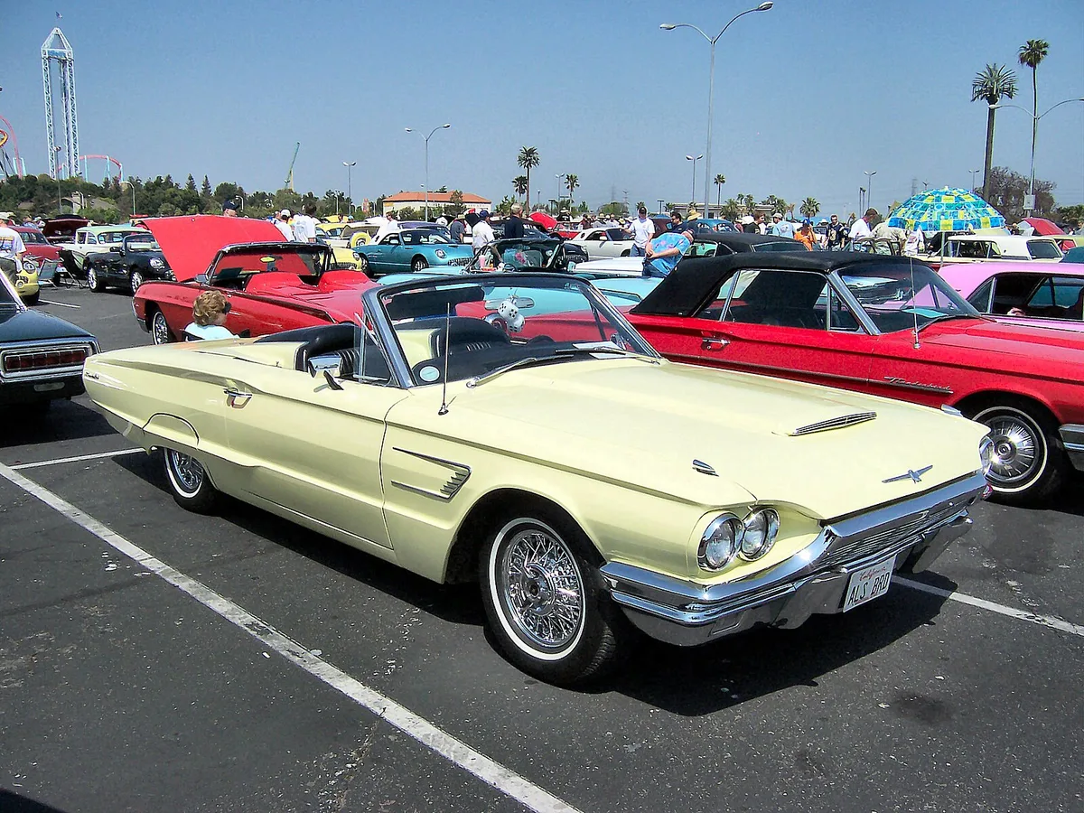 Ford Thunderbird fourth generation