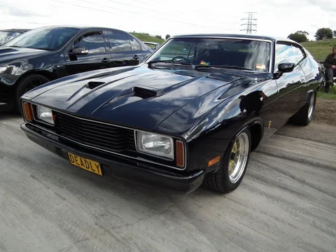 Ford XC Falcon — 3