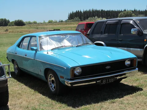 Ford XC Falcon — 6