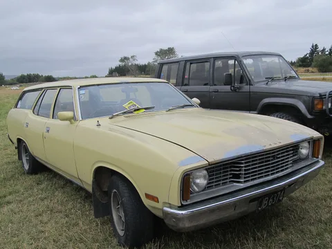 Ford XC Falcon — 8