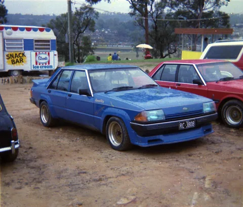 Ford XE Falcon — 4
