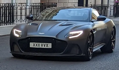 Aston Martin DBS Superleggera — 7