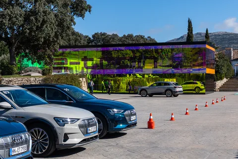 Audi e-tron — 4