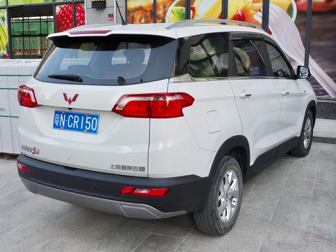 Wuling Hongguang S3 — 3