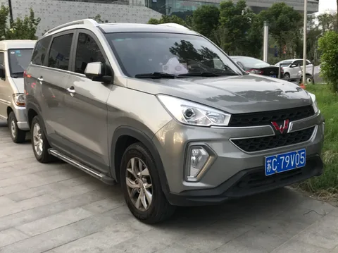 Wuling Hongguang S3 — 5