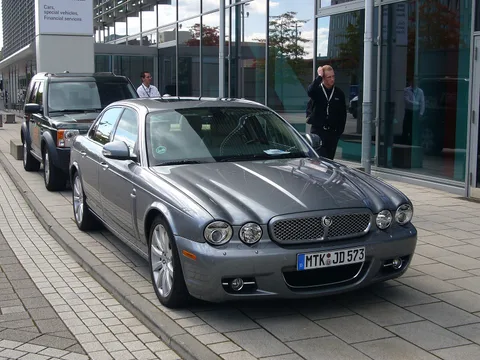 Jaguar XJ (X358) — 7