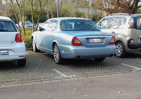 Jaguar XJ (X358) — 8