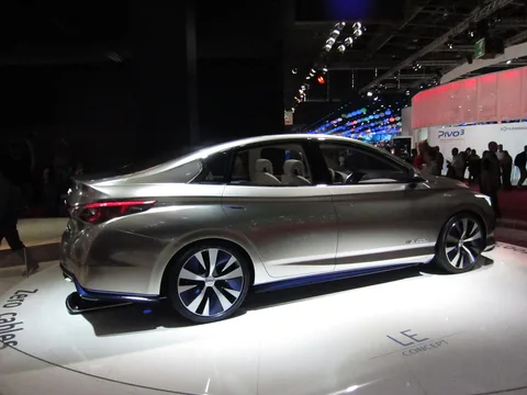Infiniti LE — 4