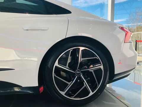 Audi e-tron GT — 6