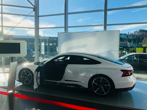 Audi e-tron GT — 7