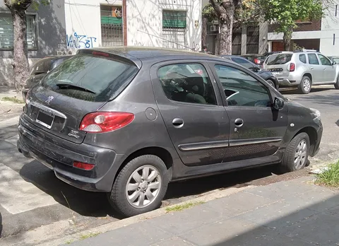 Peugeot 207 Compact — 2