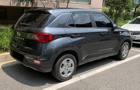 Hyundai Venue — 6