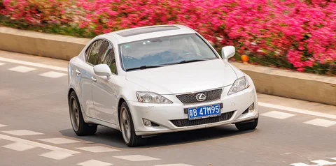 Lexus IS (XE20) — 3