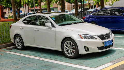 Lexus IS (XE20) — 4